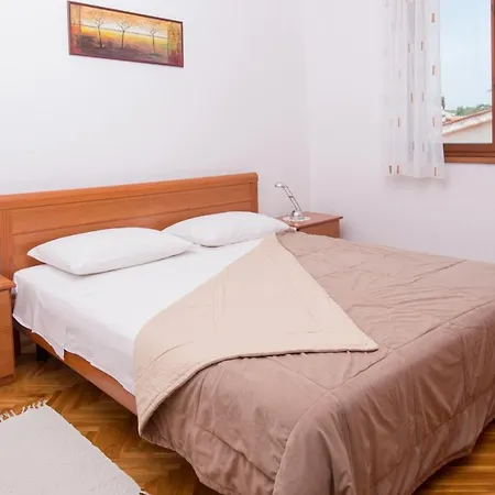 Apartment Mira 1