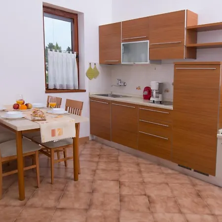Mira 1 Apartment Premantura