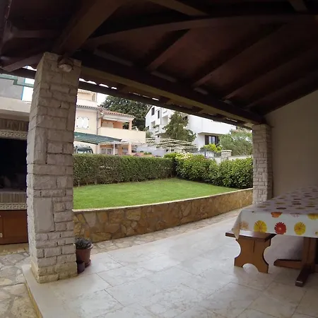 Mira 1 Apartment Premantura