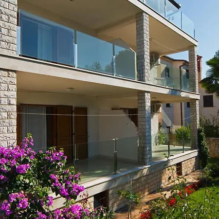 Mira 1 Apartment